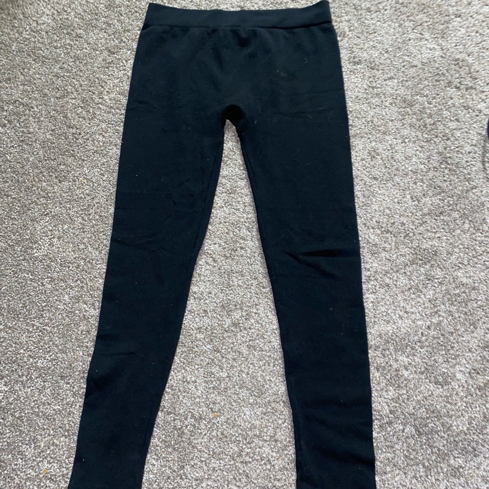 Thick black leggings <keep you warm>